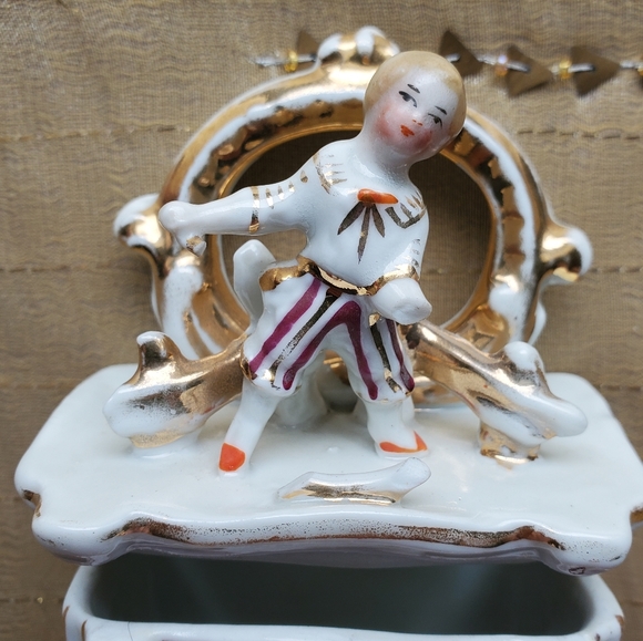 Vintage Staffordshire Fairing Trinket Box - Picture 6 of 8